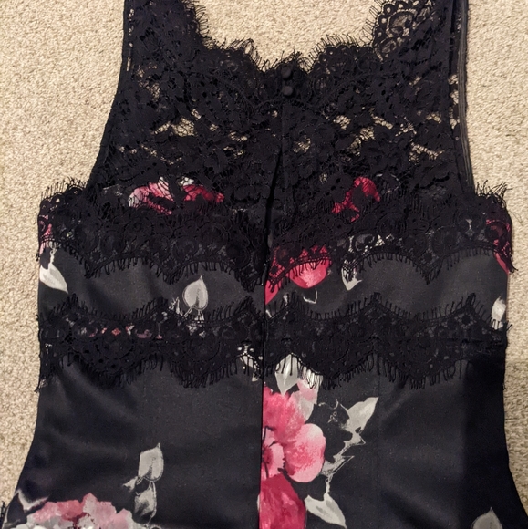 Floral Lace Dress. White House Black Market - Picture 3 of 3